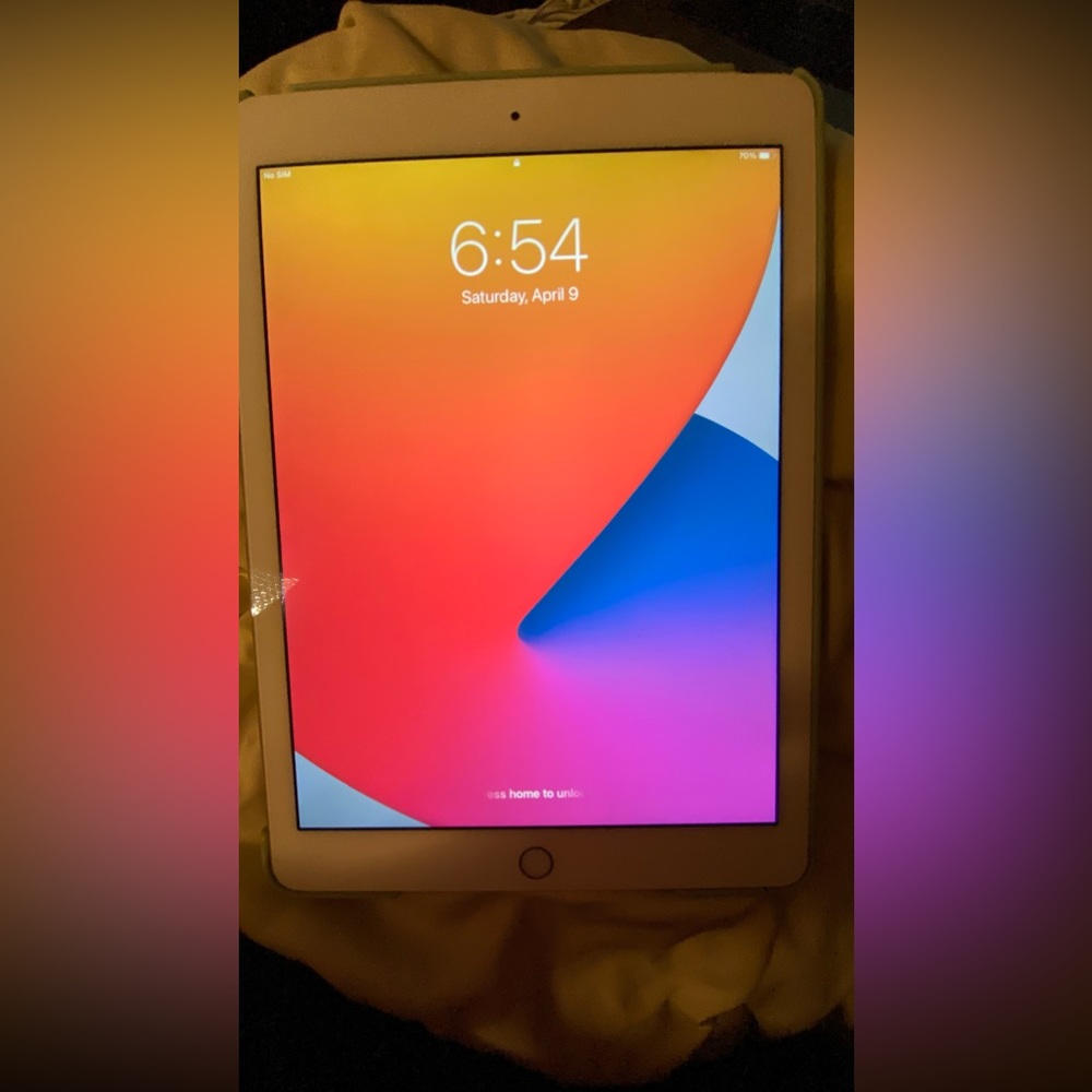 ***BUNDLE SALE IPAD AIR 2 - 64 GB WI-FI + 4G UNLOCKED GREAT COND. IOS 15***